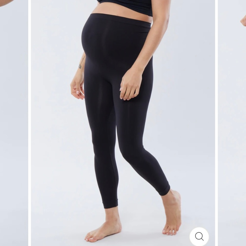 INGRID+ISABEL
SEAMLESS LEGGING-LIKE TIGHT